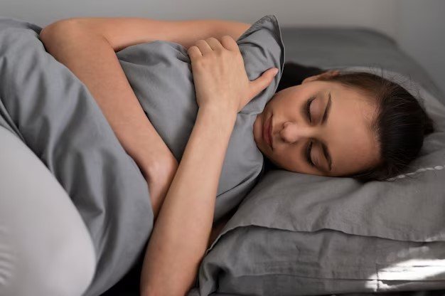 an anti-allergy pillow with a  sleep-friendly environment